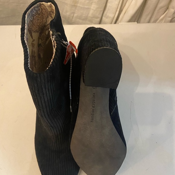 Band if Gypsies black corduroy ankle boots, zip sides, block heels 3” size 9 NWT - Picture 6 of 7